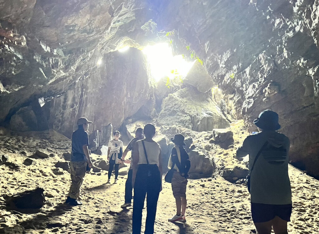 沖縄　伊平屋島　クマヤ洞窟　旅道楽たかしゅん合同会社
